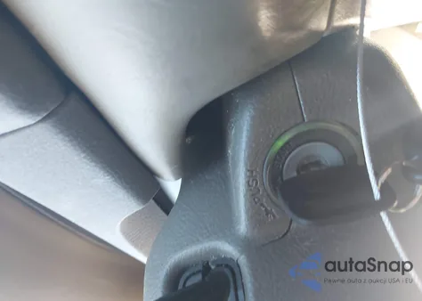 2005 Toyota Camry Le z USA, uszkodzony, nr VIN 4T1BE32K25U014617